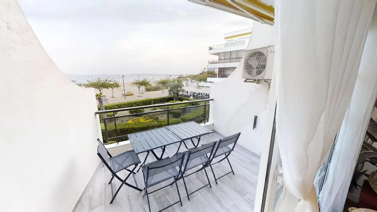 Oasis D6 Apartment Roses