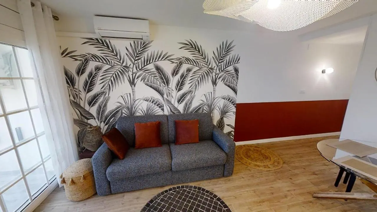 Oasis D6 Apartment Roses