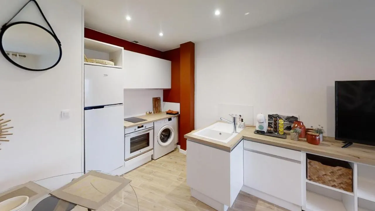 Oasis D6 Apartment Roses