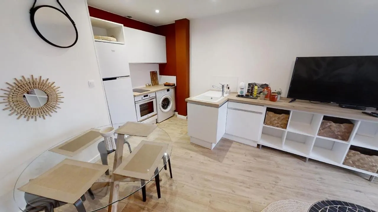 Oasis D6 Apartment Roses