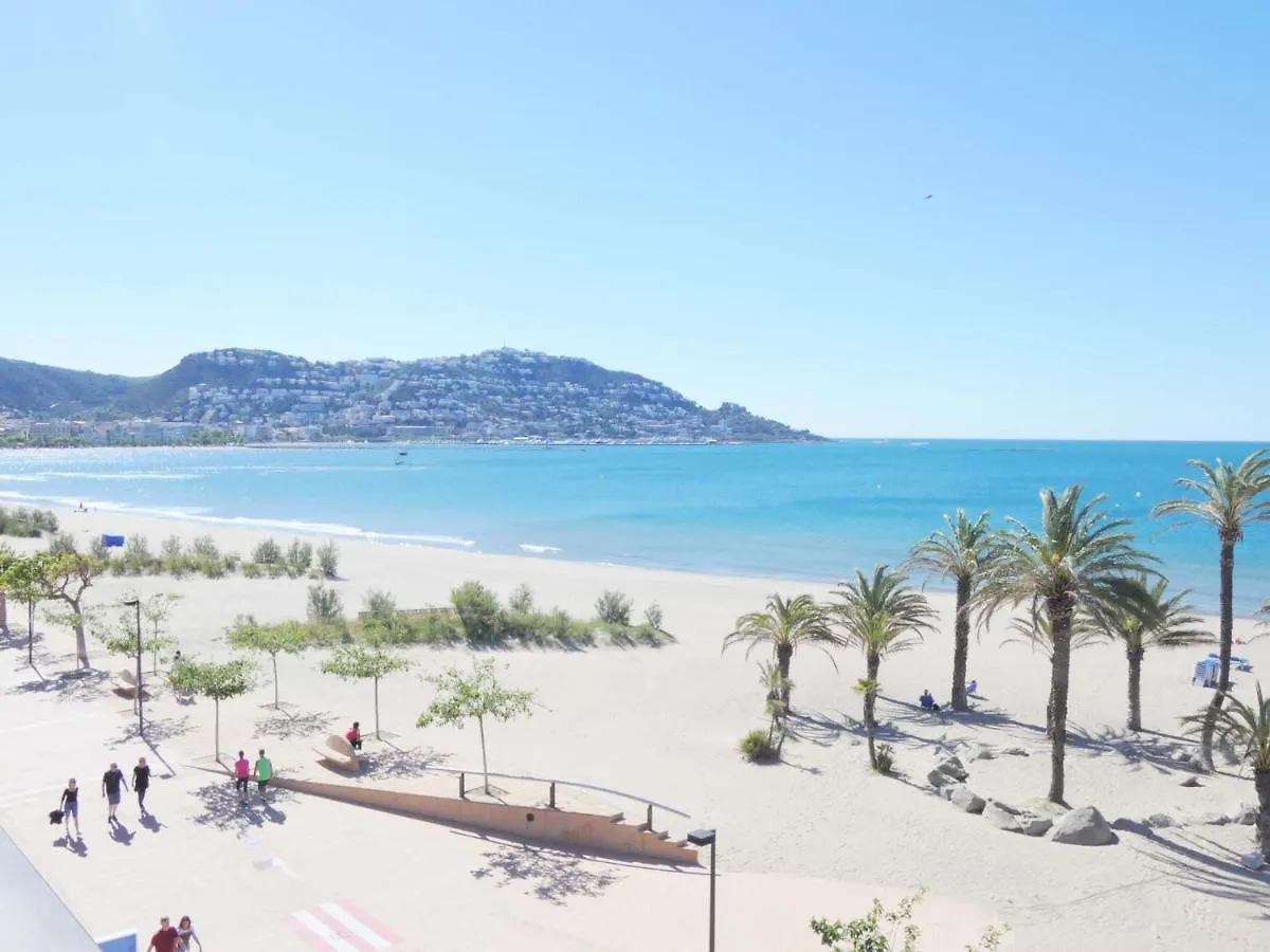 Oasis D6 Apartment Roses Spain